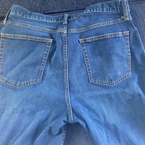 Old Navy Athletic Blue Jeans- Great condition! - Picture 2 of 3